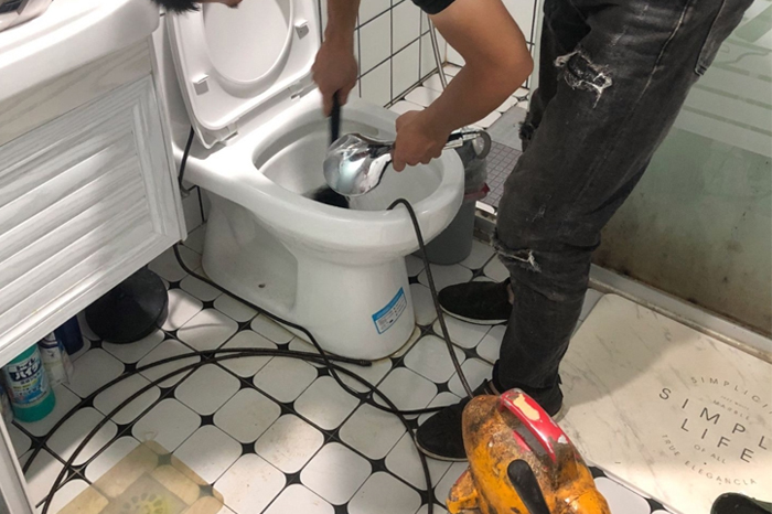 抱罗镇疏通下水道