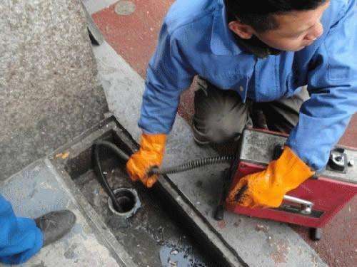 抱罗镇疏通下水道