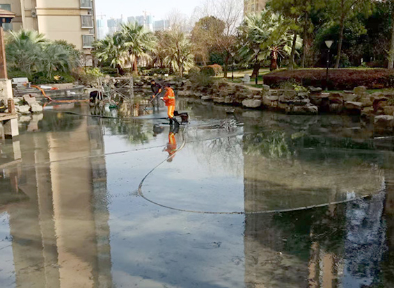 抱罗镇景观池淤泥清理